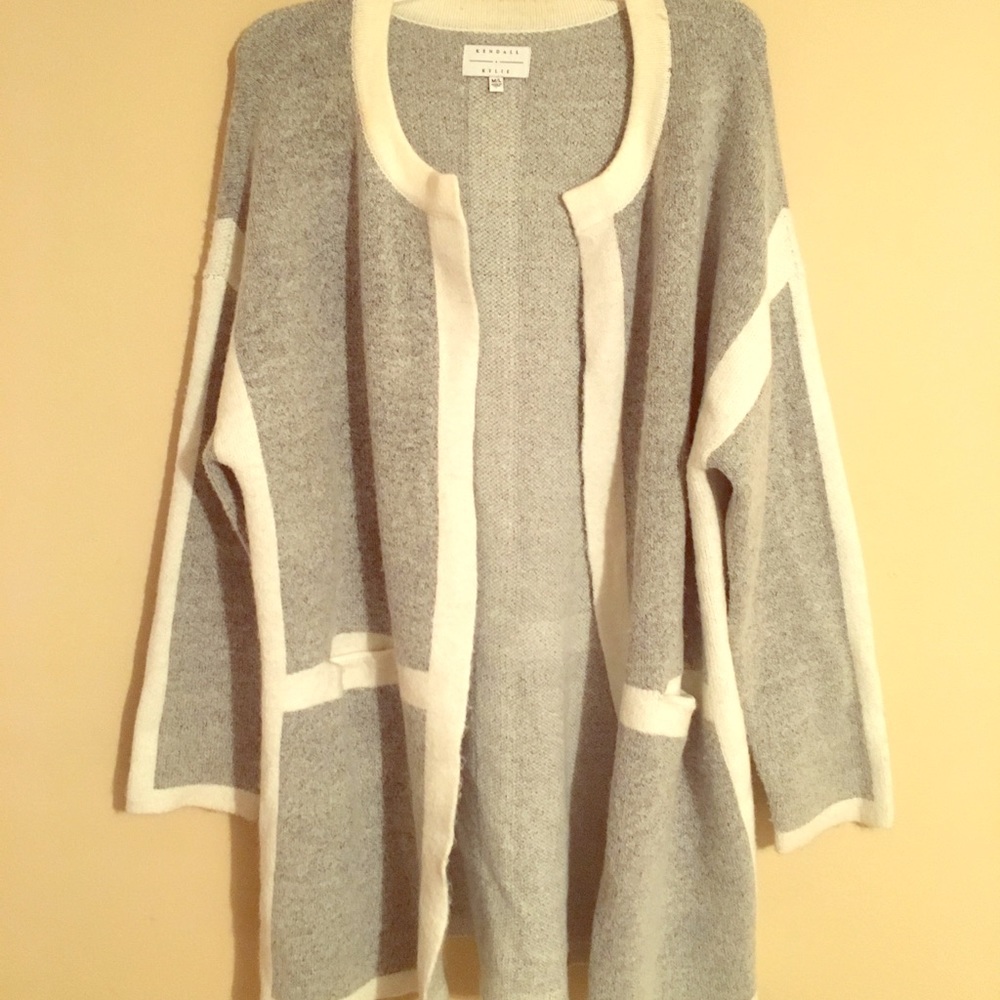 Kendall and Kylie grey and white sweater!